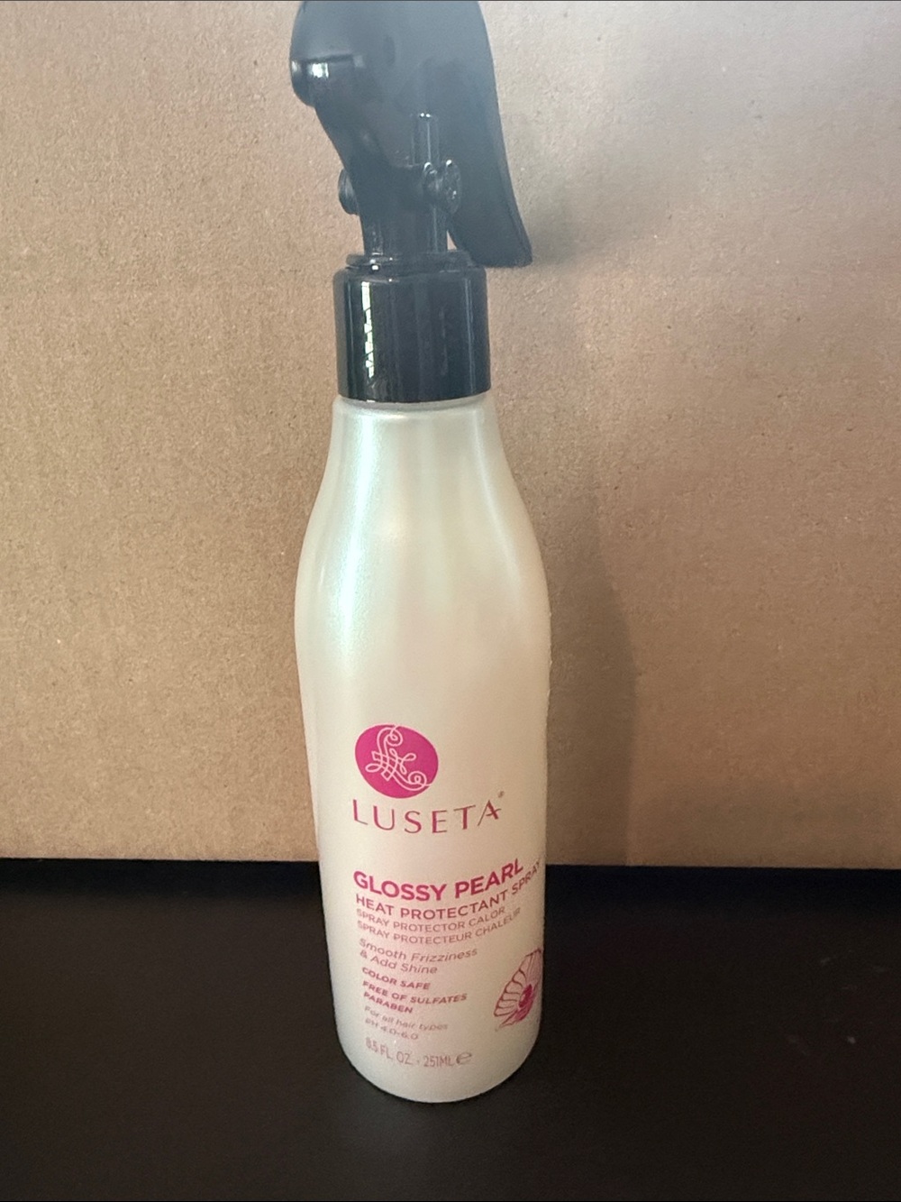 Luseta Glossy Pearl Heat Protectant Spray - White